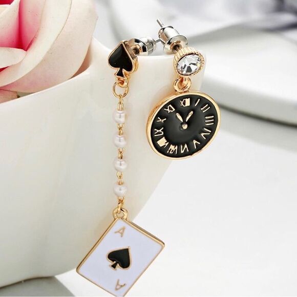 ♠️ Betsey Johnson new mismatched vintage style dangle earrings ♠️ - Picture 2 of 3